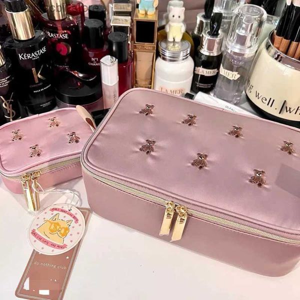 Bolsas de cosméticos urso bordado bordado de maquiagem fofa caixa de viagem portátil Caixa de armazenamento de organizador de zíper de grande capacidade para mulheres L49