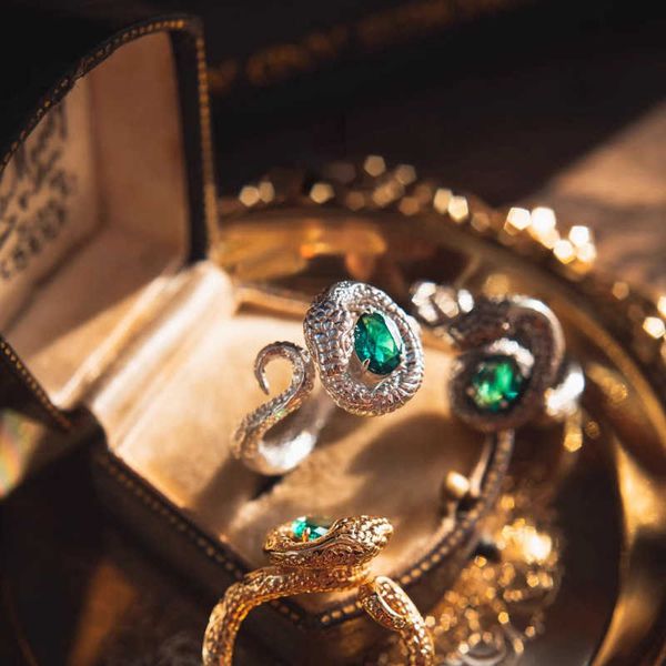 Küçük ve orta boy yeşil zirkon engerek yüzüğü için moda yıpranmış çok yönlü yüksek uç açık parmak yüzüğü moda