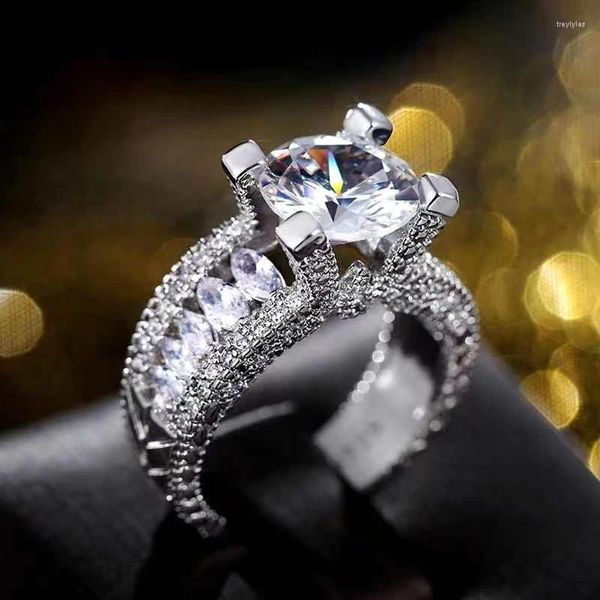 Anelli a grappolo lussuoso Diamond Donne's Ring Platinum placcato in Europa e America Super Zirconia Banquet Engagement