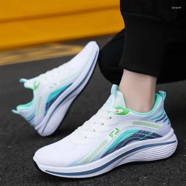 Scarpe casual uomini in stile coreano Sneaker comode di sneaker spesse fondo versatile sola allenatori outdside outdside lace-up testa rotonda leggera