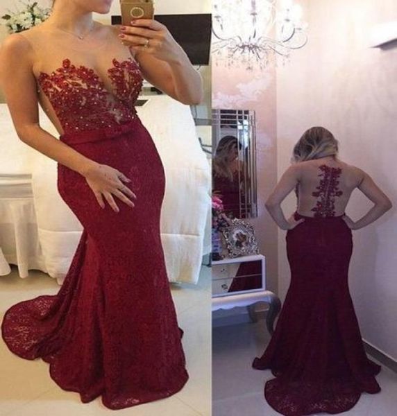 Sexy Maroon Prom Kleider schiere schaufelhaltige Nackenhülse Applikationen Spitzen Burgunderperlen Mermaid Langes formelles Cocktail -Party Kleid Eveni7760361