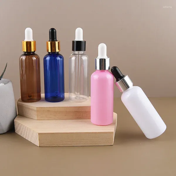 Bottiglie di stoccaggio da 100 pezzi da 50 ml 5 colori bottiglia di gocce di plastica vuota per un contenitore cosmetico in gomma oro/argento elettroplatante ad olio essenziale