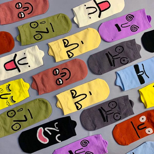 Socken hochwertige Frauen Socken Ausdruck lässige Süßigkeiten Farben Baumwoll -Cartoon -Socken weiblich haruku lustige Socken komfortable Knöchelsocken