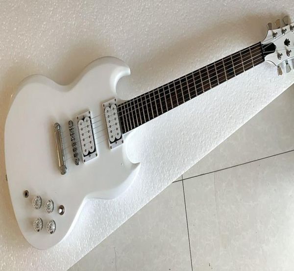 LOJA CUDDADA barítono SG Guitarra extra de longa escala 27 polegadas Gloss Branco Guitarra de guitarra cromo Hardware branco Pickguard Gro6989785