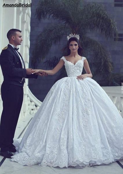Amandabridal Luxury disse Mhamad vestido de bola vestido de noiva de renda árabe V de pescoço Apliques de capela de trem Vestidos de noiva de casamento 3603243
