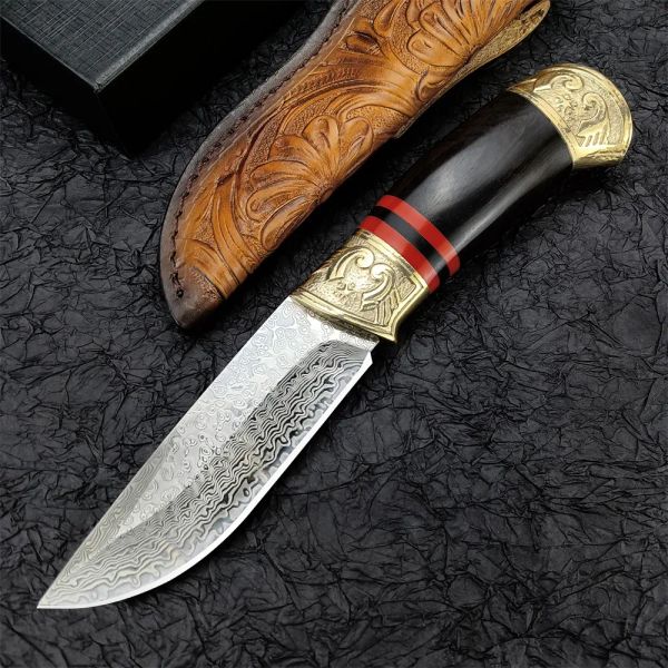 Classic Mongolian Damascus Steel Blade fixo Faca de caça à caça à ferramenta de pesca ao ar livre com bainha de couro esculpida Presente