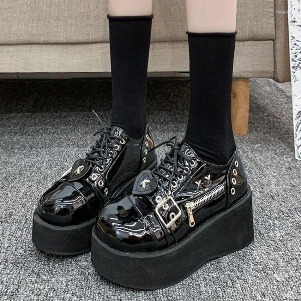 Sapatos casuais 2024 Mulheres de salto alto de saltos altos couro escuro lolita punk durável