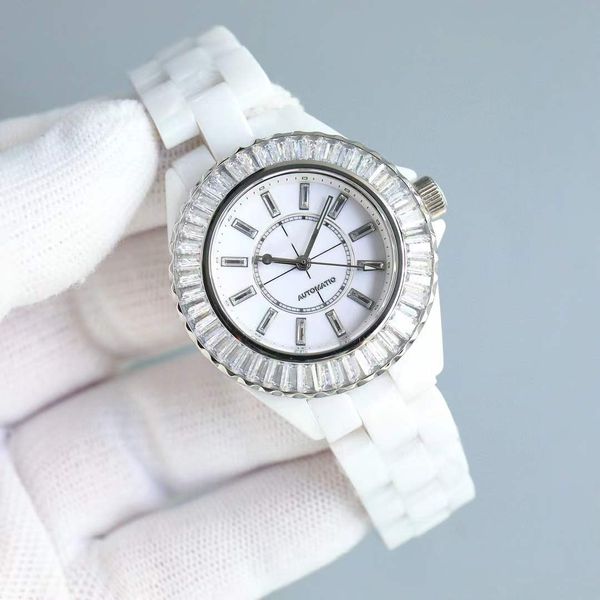 Berühmte Frauen Automatische mechanische Uhren Charme Geometrische Zahl Ice Diamond Lünette Armbanduhr 12-Serie Takt Weißer schwarzer Keramikgurt Wasserdicht 33 mm