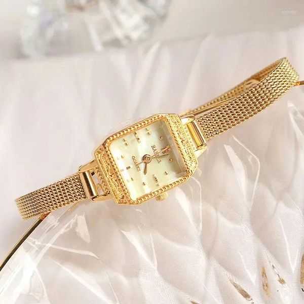 Relógios de punho Small Square feminino relógio feminino Diamond Spiral Crown Quartz Temperamento simples para mulheres Relogio feminino