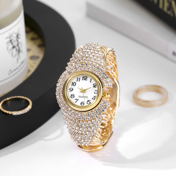 Trendy New Full Diamond Fashion Versatile Casual Women's Quart Watch Women