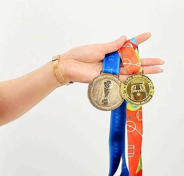 2022 Copa do Mundo do Catar Hércules Copa Medalha de Troféu Decorações de Fãs de Football em torno da Commemoration2591230