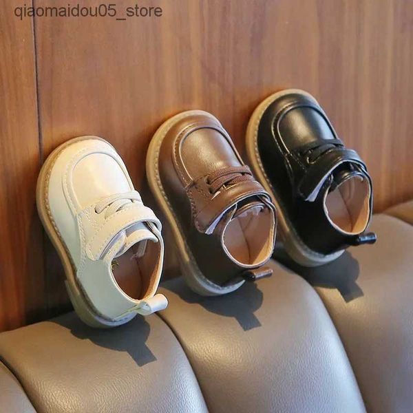 Sneaker Nuove scarpe da bambino 2024 per bambini ragazzi e ragazze pavimentazione in pelle morbida scarpe non slip per bambini comodi scarpe sportive per bambini zapatos q240413
