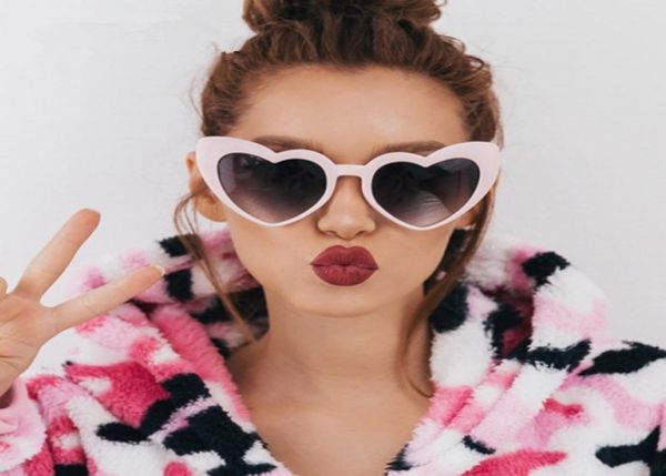 Дизайнер бренда винтажные солнцезащитные очки мода Love Heart Sunglasses Женщины Симпатичные сексуальные ретро -кошачьи глаза винтажные дешевые солнцезащитные очки красные женщины2139462