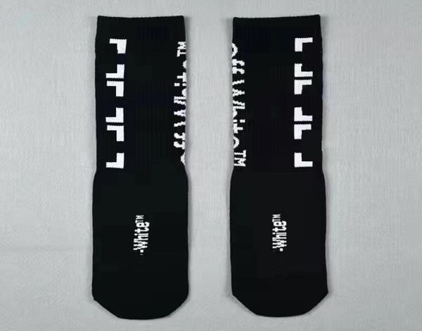 Off Fashion Mens Streetwear Socks Women Uomini di alta qualità Cotton Allmatch Arrow XXX Stampa di bianco traspirante Bianco Missioning FootBal6785346