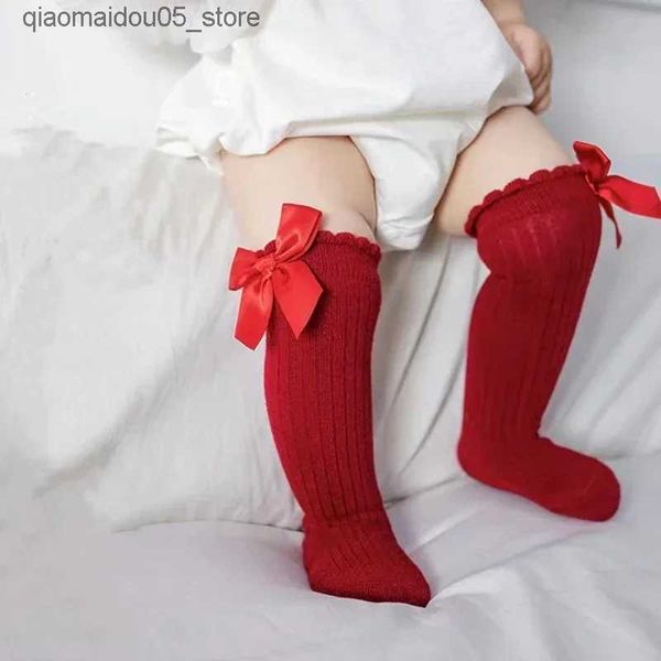 Kinder Socken Red Bow Knie Executive Socken Mädchen Weihnachtsstrümpfe Babystrümpfe weiche Baumwollkinder Nicht -Slip -Boden -Socken Babygeschenke Q240413