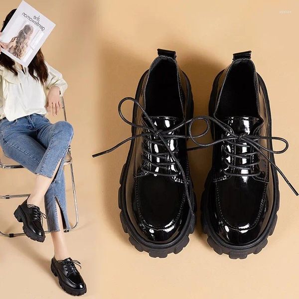 Freizeitschuhe Leder Plattform Oxford Frau Frühling Herbst Schnürung schwarze Wohnungen für Frauen klassische dicke untere Studentin