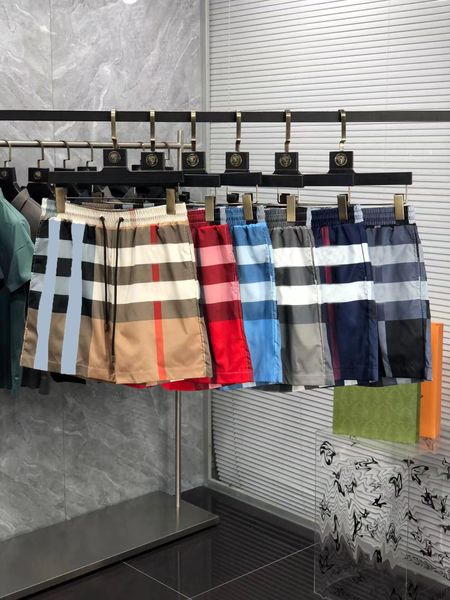 Neue klassische karierte Shorts für Herren -Sommershorts, modische und trendige Strandhosen, Sport und Casual Capris