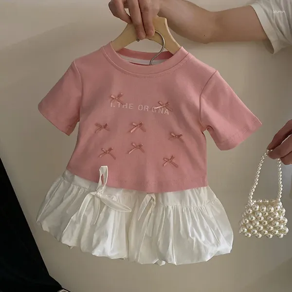 Kleidungssets Kinder Sweet Set 2024 Sommermädchen Bow Brief kurzärmeliges T-Shirt-Design Blütenknospenröcke Mädchen Kleidung 7 bis 8 Jahre