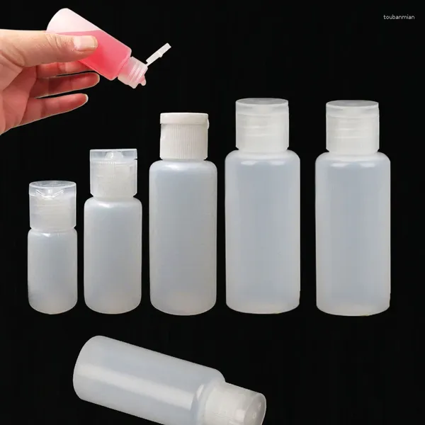 Bottiglie di stoccaggio 50pcs vuoto da 10 ml-50 ml mini plastica di plastica spremuta con berretto da viaggio per berretto contenitori cosmetici per condizionatore shampoo liquido