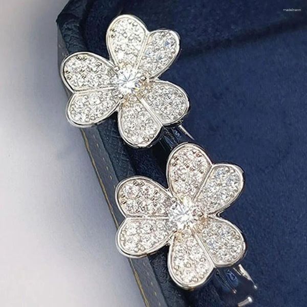 Brincos de garanhão personalizado sólido 18k White Gold Women Clover Push Breating Back Back Missanite Diamonds Anniversary de noivado de casamento