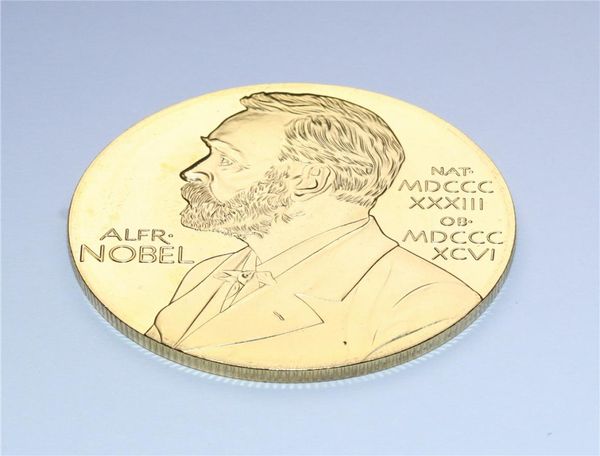 Nobel Goldmünze 24K Goldplated Gedenkmedaillen Fremdes Abzeichen Sammlung Geschenk 5pcslot Inventas Vitam iuvat scoluisse pro AR3158699