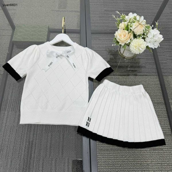 Beliebte Baby-Tracksuits Sommergestricke Anzug Mädchen Kleid Anzug Kinder Designer Kleidung Größe 100-150 cm T-Shirt und Faltenrock 24APRIL