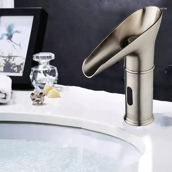 Rubinetti del lavandino da bagno a LED LIGHT RUSUCET INDUZIONE MIXER NICKEL SPUCCO SPUCCO