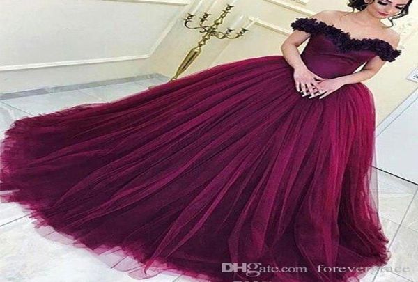 Vinho Red Quinceanera Dress Princesa Dubai árabe do ombro Sweet 16 Idades Meninas longas Vestido de concurso de festas de baile de formatura MA6268350