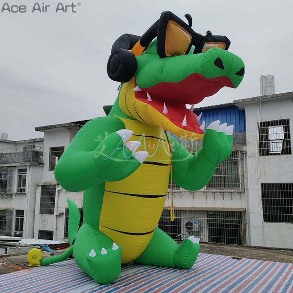 5m H 16,4ft Crocodilo inflável modelo de desenho animado de água usando fones de ouvido para decoração ou anúncio do festival