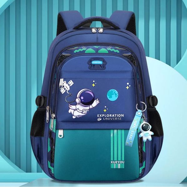 Schulbeutel für Jungen Schulter Rucksack Bagutte Kinder Wirbelsäulenschutz Licht Big -Kapazität Astronaut Waterdes Kinder 240328