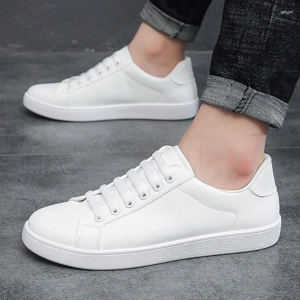 Lässige Schuhe Männer koreanischer Stil weißer Herbst Mode-Sneakers Trend nicht rutschloser Komfort Flats Sapatos Maskulinos