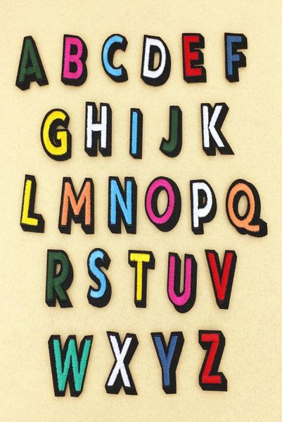 Patch di lettera alfabeto ferro ricamato su patch per badge di abbigliamento in pasta per pantaloni per sacchetti cucire 26 pezzi di alfabeto lettere fai -da -te patche7493587