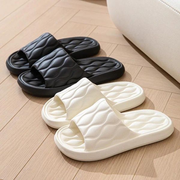 Slippers Mulheres Casa Indoor Verão macio Flip Flip Bath Bath Casal Family Sapatos planos El Sandals TG11