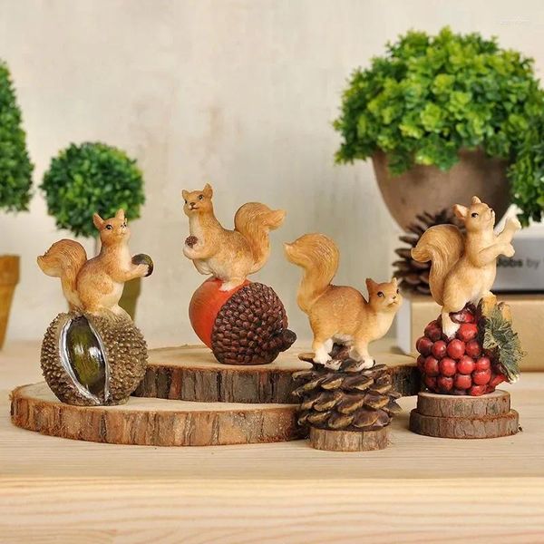 Figurine decorative 1pcs mini simpatici squirrel in resina creativa casa giardinaggio di ghiottino di pino ornamento artigianato artigianato regali per auto