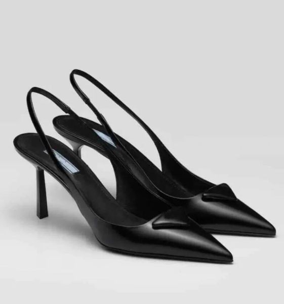 2024 Novas sandálias verão Romântico Triângulo Elegante Triângulo escovado Sandálias Sapatos para mulheres Slingback Footwear Lexury Women Heels High Party Wedden Dress Sapato