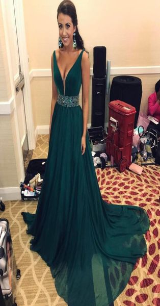 Hunter Green Prom Dresses 2020 Formale Parpie da sera abiti con perle fulloni profondi V Neck africano Dubai arbic senza schienale a buon mercato5142209