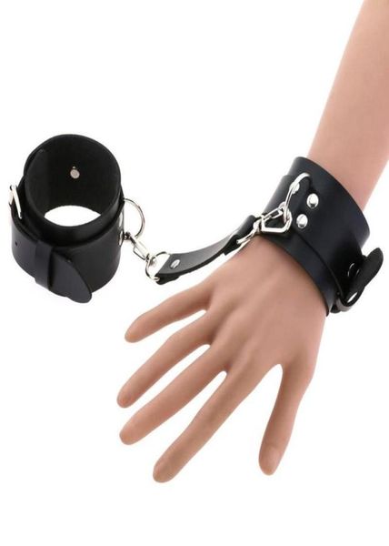 Charm Armbänder 2021 Fashion PU Leder Handschellen Knöchelhähne Einstellbare Zurückhaltung Sex Manschette Gürtel Exotisches Accessoires1302216