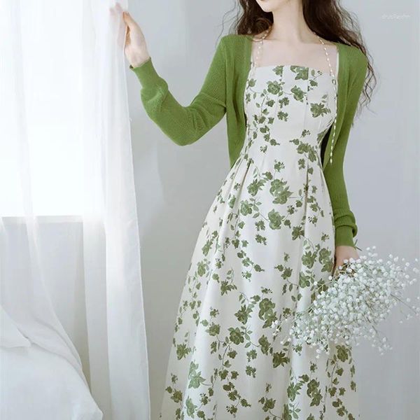 Vestidos de trabalho vestido vintage francês Mulheres de malha verde Cardigan pérola pendurada pescoço suspenso floral retro elegante conjunto