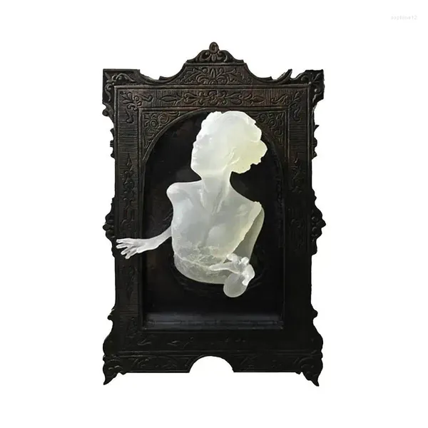 Figurine decorative Ghost in the Mirror Wall Plaques Resina Ornamento luminoso Halloween Horror Pun Frame di oggetti di scena Decorazione