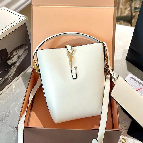 Borsa di design Black 5 a 7 spalla Crossbody le 37 Clutch secchio da uomo Portafoglio borsetta in pelle Cleo s Womens White Fashion Borse Borse Borse all'ingrosso mmm