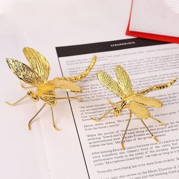 Figurine decorative Metal Crafts Simulazione Insetto Scultura Golden Dragonfly Miniatura Decorazione per la casa piccola