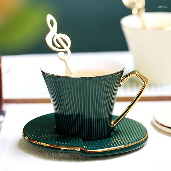 Tazze di piattini oro bordo da tè tazza set porcellana europea tazze da caffè in ceramica europea tazze di lusso eleganti accessori da cucina