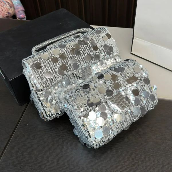 Tasarımcı Kadın Sequin Glitter Parlak Omuz Çantası Fransa Lüks Marka Sergileri Nakış Tasarım Crossbody Flep Torbaları Lady Chain Strap Party Akşam Çantası