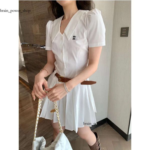 Miui Bag Dress Womens Designer hochwertige Luxus-Mode-Shirts Casual Whitedress Classic Fashion Sticked V-Ausschnitt mit Gürtel Faltenkleidern 168