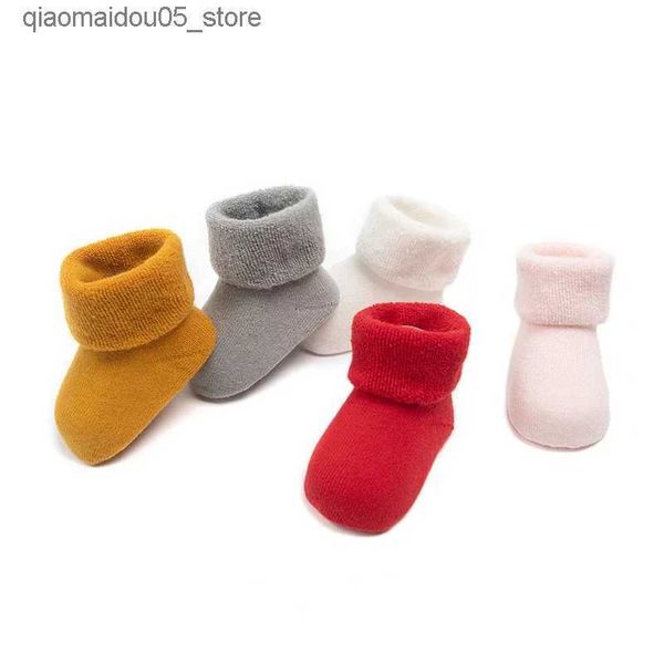 Kindersocken Herbst Winter Dicke Babysocken Baumwollsocken warmes Kleinkindjungen und Mädchen heiße Bodensocken Neugeborene Kinderkleidungszubehör Q240413