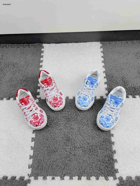 Luxus Kids Turnschuhe Rot und Blau Muster Design Baby Schuhe Größe 26-35 Boxschutz Mädchen Brettschuhe Designer Jungen Schuhe 24APRIL