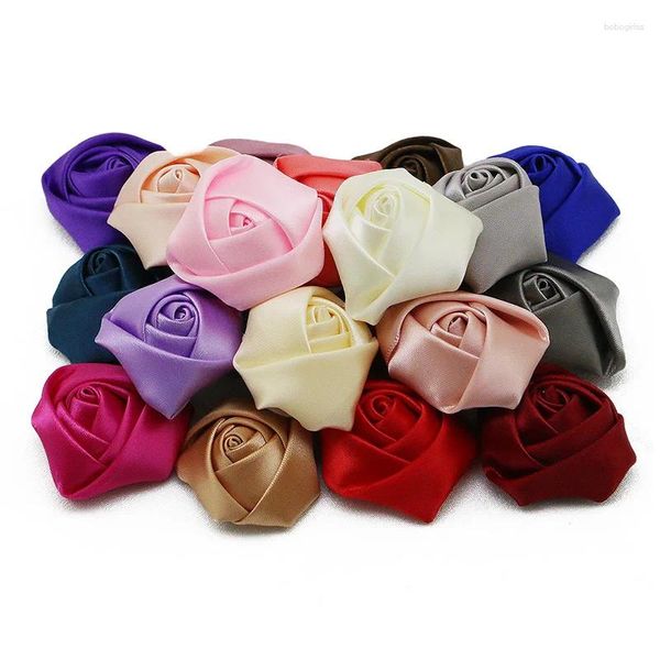 Dekorative Blumen (20pcs/Pack) 40 mm hochwertiges satin dreidimensionales Rose Künstliche Blumenhochzeitsfeierkleidskleidskleides Sammelalbum DIY