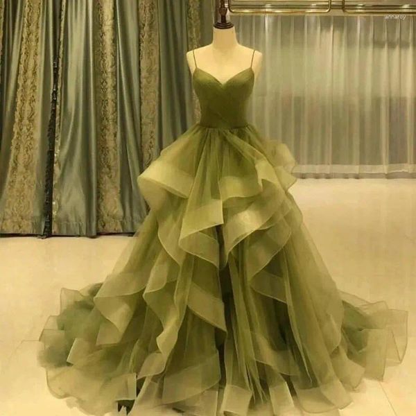 Partykleider 2024 Olive Green Prom Designer Rüschen Tüll Rock formelle Frauen Abend GOWS Spaghetti -Gurte Prominente Outfits