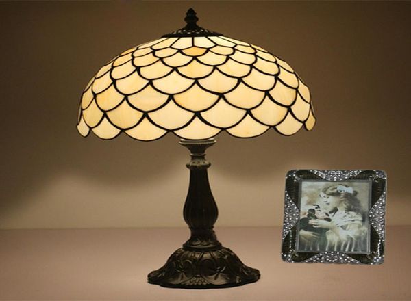 Antike nordische Art -Deco -Tischlampe rustikaler Buntglas Vintage -Nachttisch Licht Office Cafe Bar Tischlampe für lebende Bett 7291594