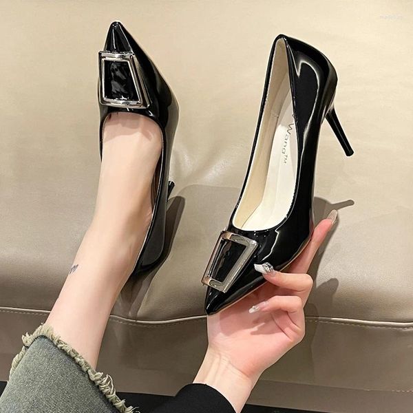 Scarpe di abbigliamento marchio sexy da festa sexy tacchi alti 2024 Autunno designer puntato per le dita dei piedi per le dita dei piedi majer zapatos